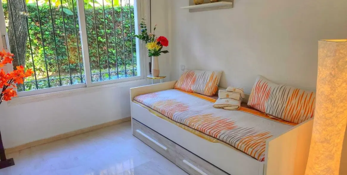 Sale of ground floor apartment in Estepona 10