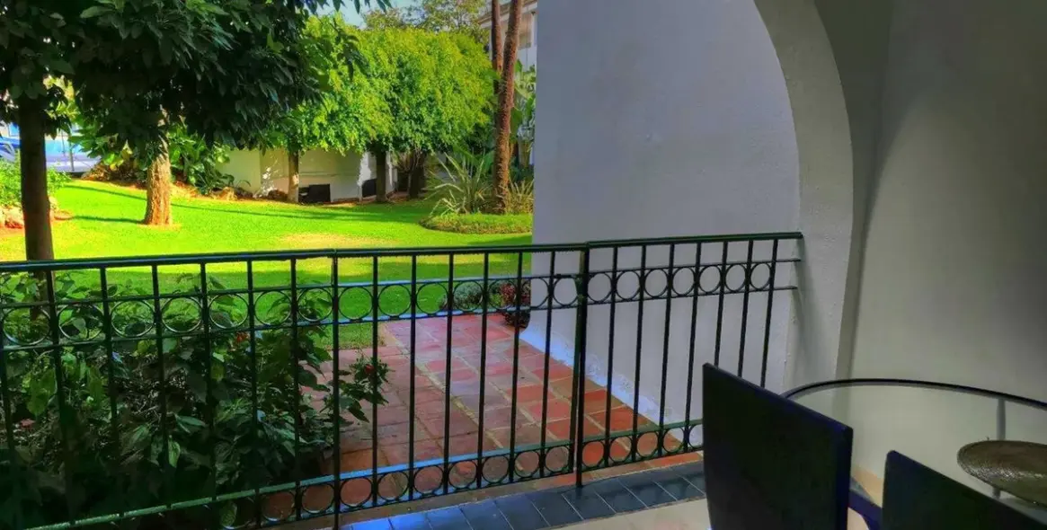 Sale of ground floor apartment in Estepona 12