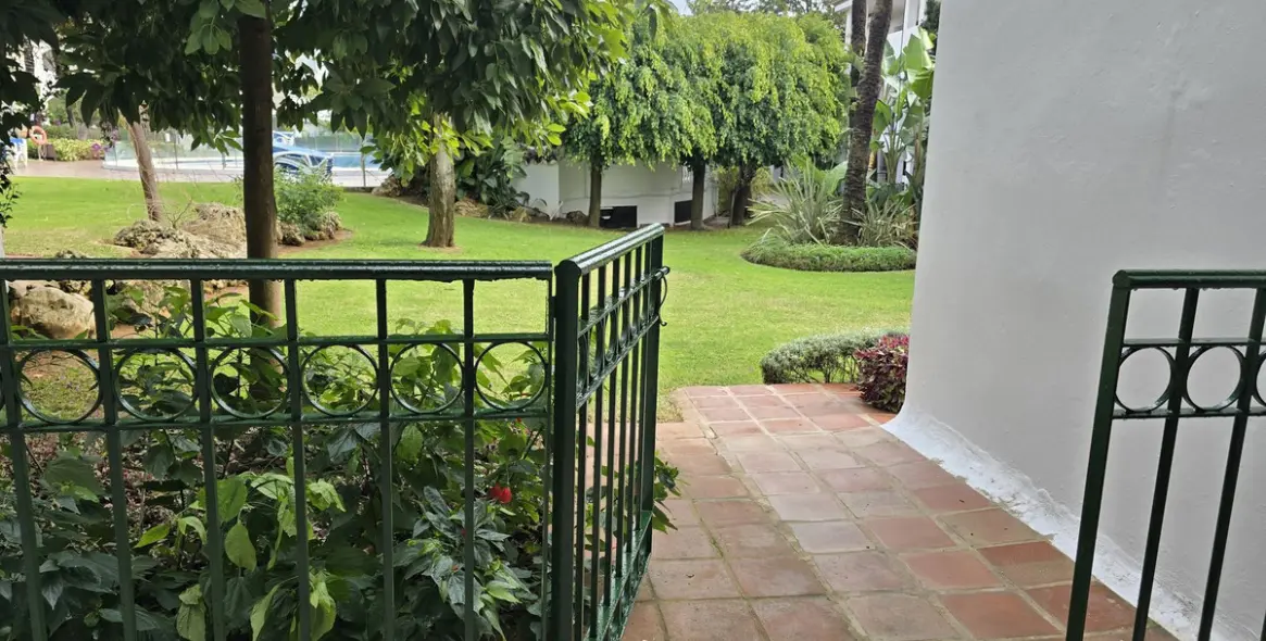 Sale of ground floor apartment in Estepona 13