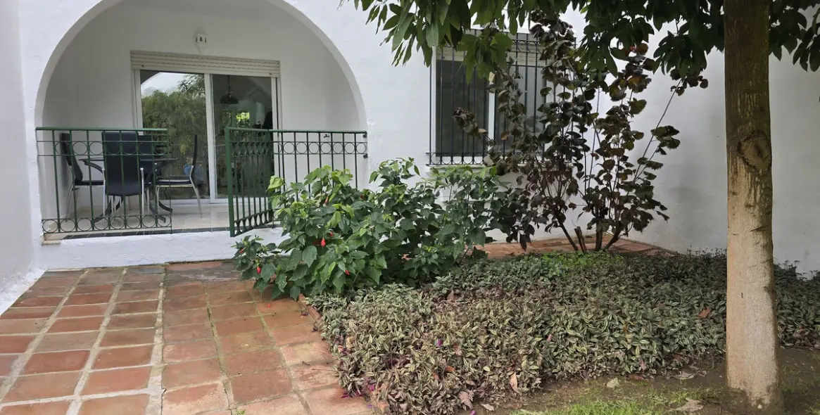 Sale of ground floor apartment in Estepona 14
