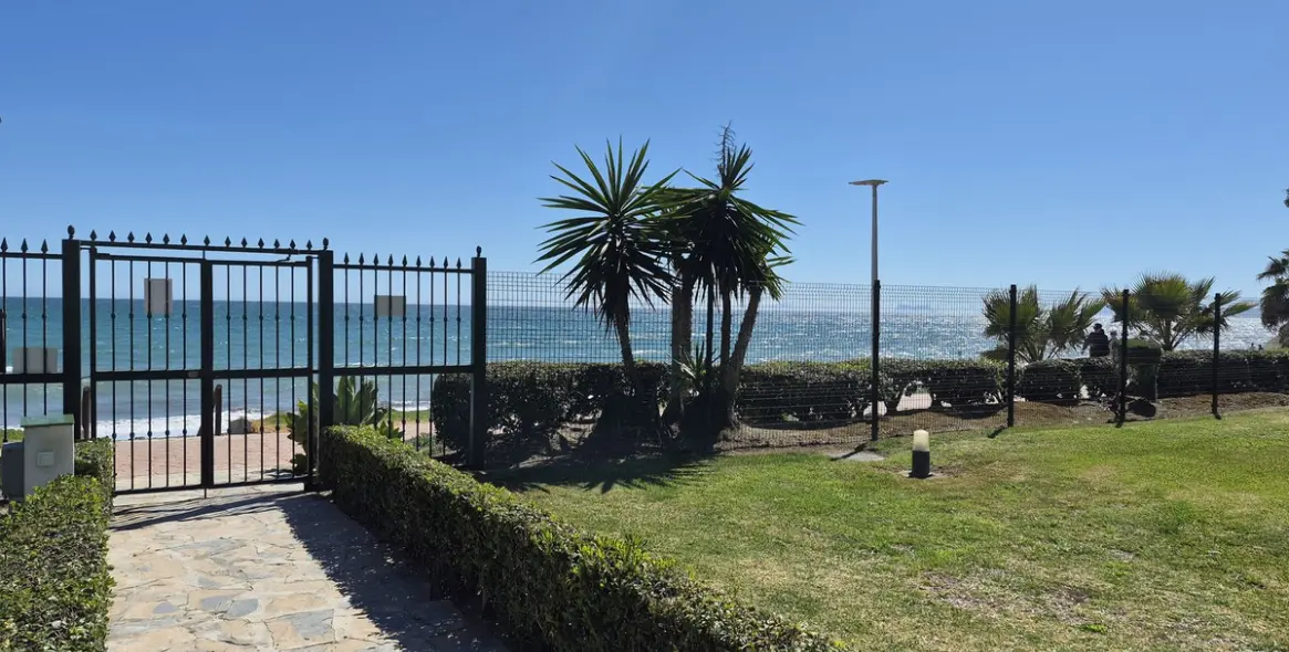 Sale of ground floor apartment in Estepona 24