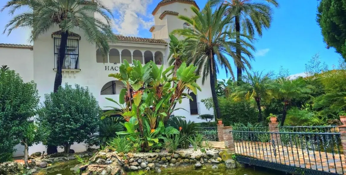 Sale of ground floor apartment in Estepona 28