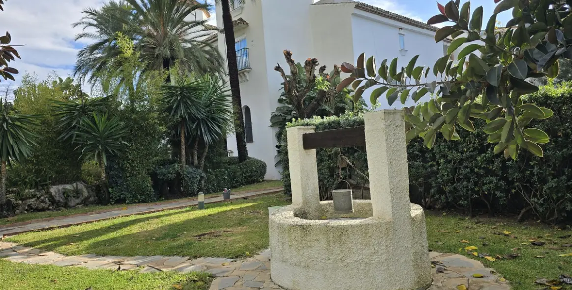 Sale of ground floor apartment in Estepona 37
