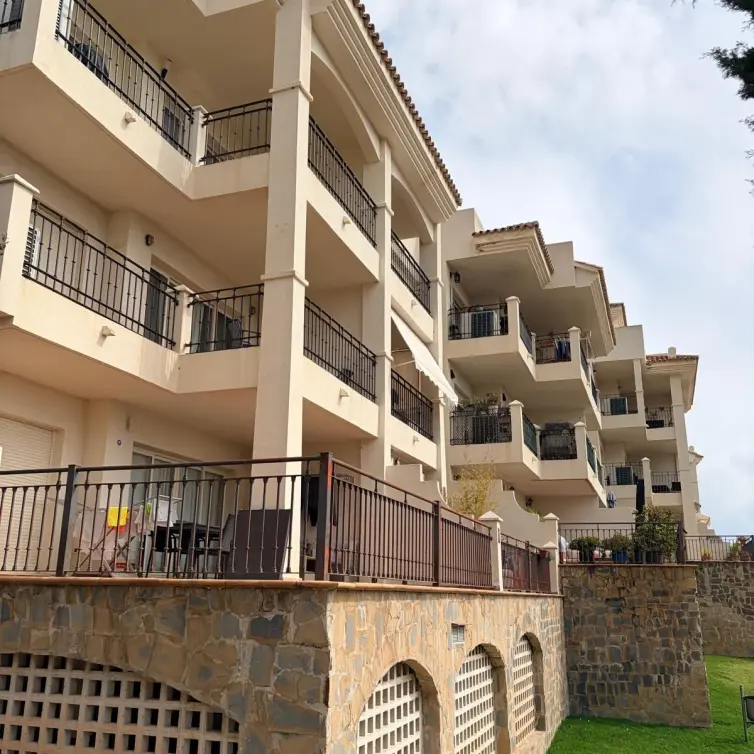 Sale of middle floor apartment in Mijas
