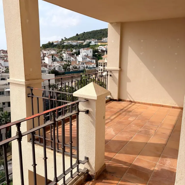 Sale of middle floor apartment in Mijas