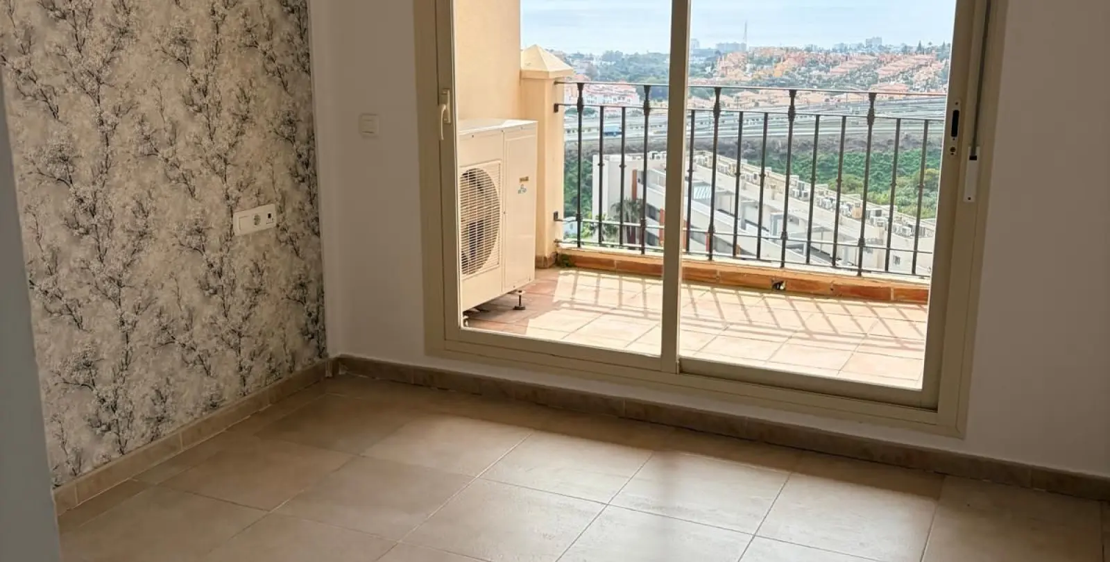 Sale of middle floor apartment in Mijas 10