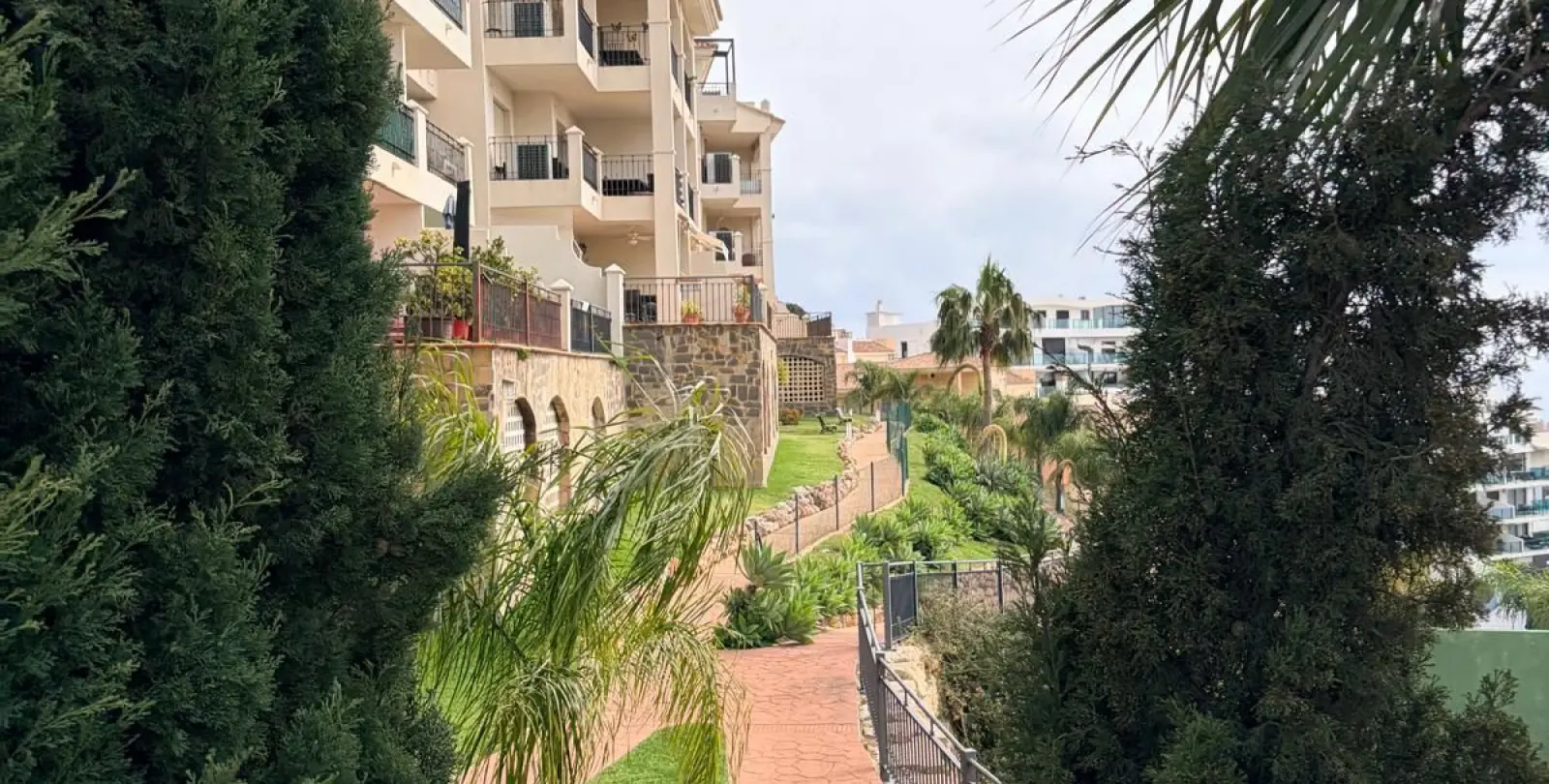 Sale of middle floor apartment in Mijas 25