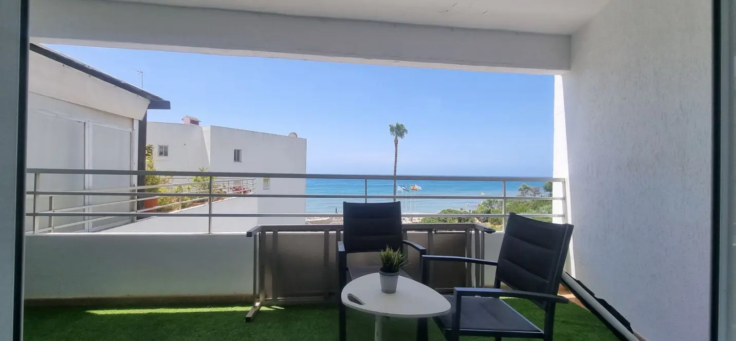Sale of studio in Calahonda 3