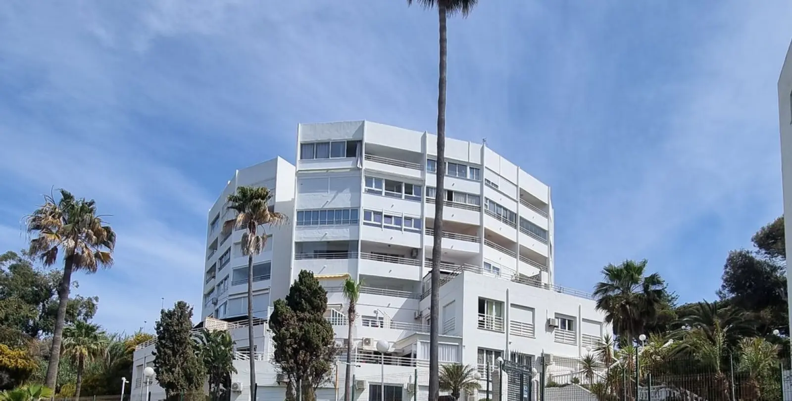 Sale of studio in Calahonda 17