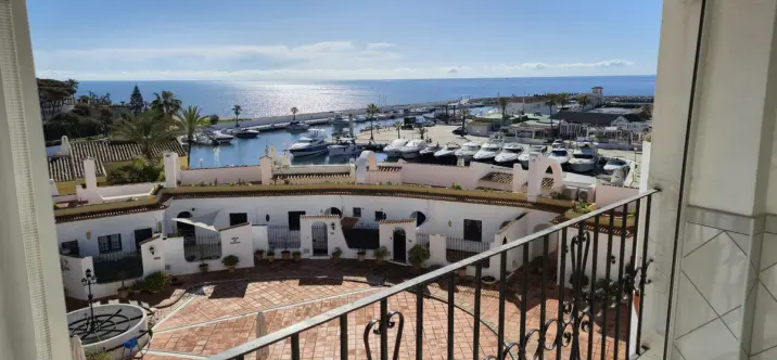 Sale of penthouse in Puerto de Cabopino 0