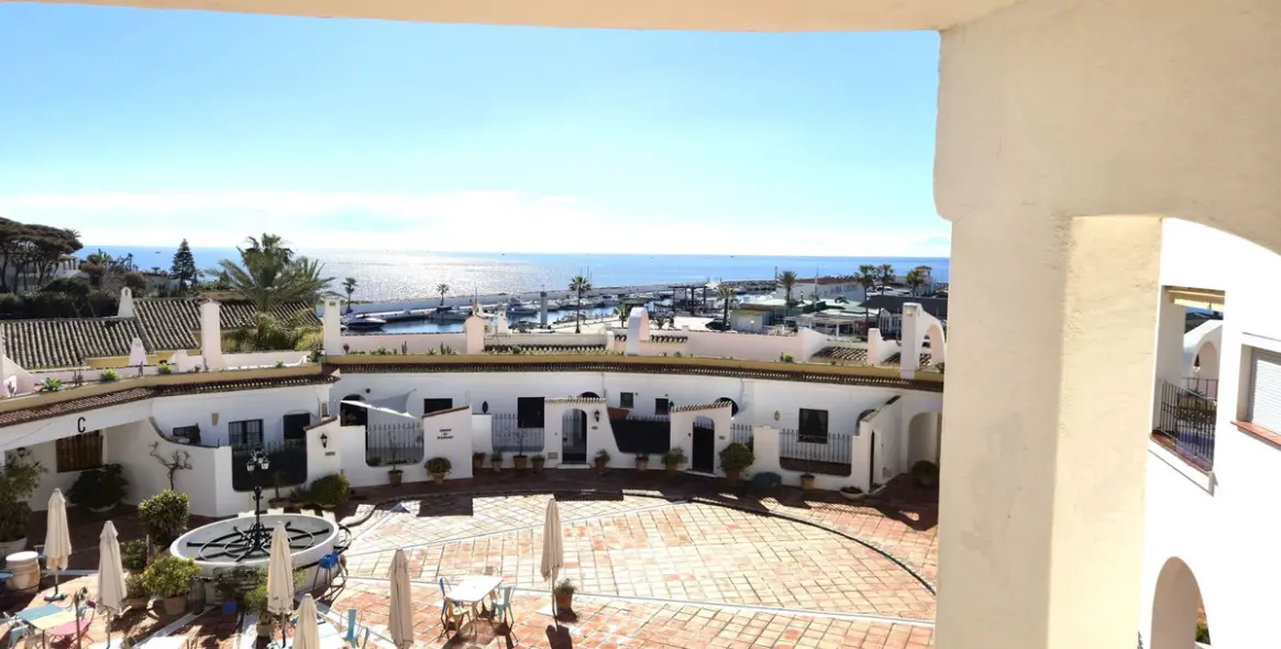 Sale of penthouse in Puerto de Cabopino 3