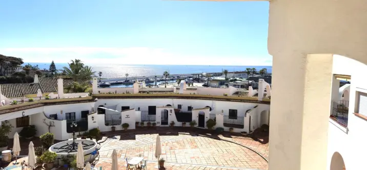 Sale of penthouse in Puerto de Cabopino 2