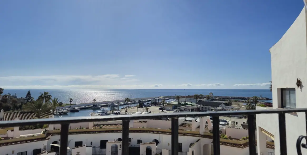 Sale of penthouse in Puerto de Cabopino 17