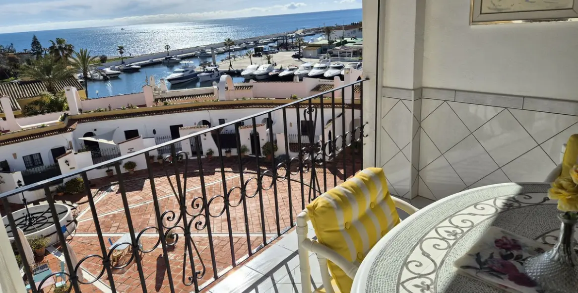 Sale of penthouse in Puerto de Cabopino 30
