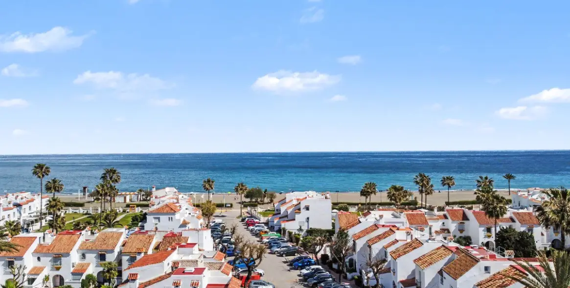Sale of townhouse in Casares Playa 1