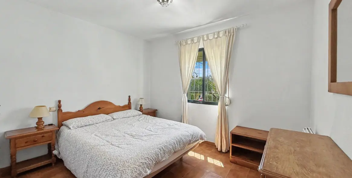 Sale of townhouse in Casares Playa 17