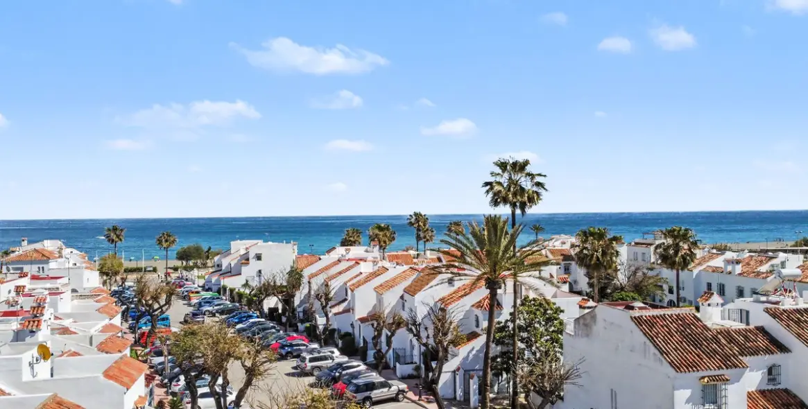 Sale of townhouse in Casares Playa 27