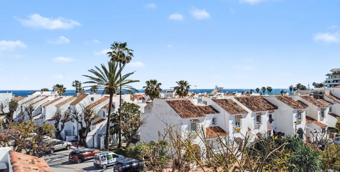 Sale of townhouse in Casares Playa 28