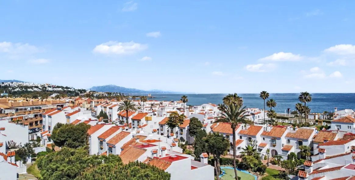 Sale of townhouse in Casares Playa 30