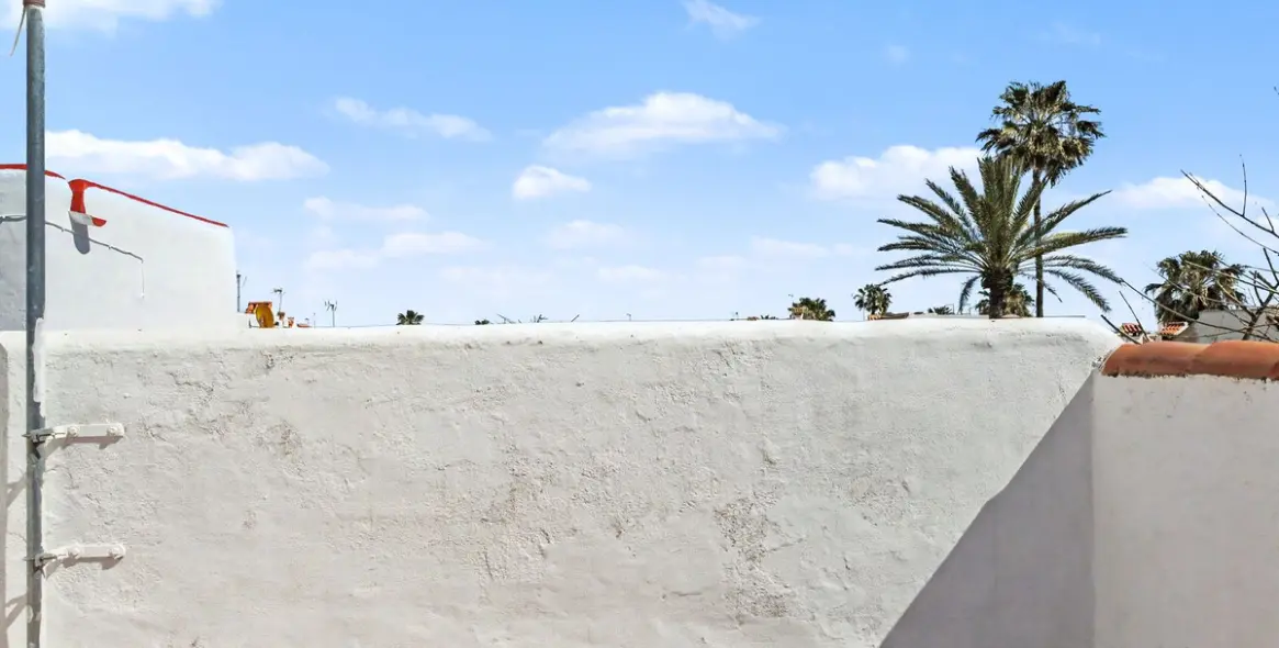 Sale of townhouse in Casares Playa 31