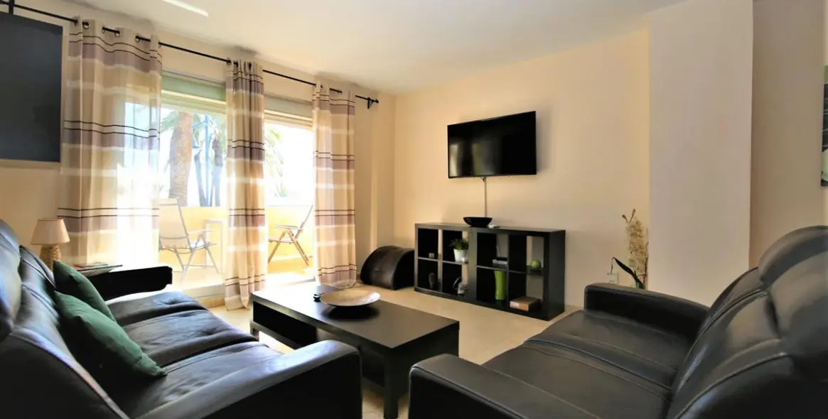 Sale of middle floor apartment in Estepona 3