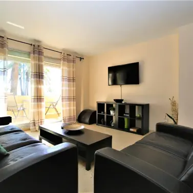 Venta de apartamento en planta media en Estepona