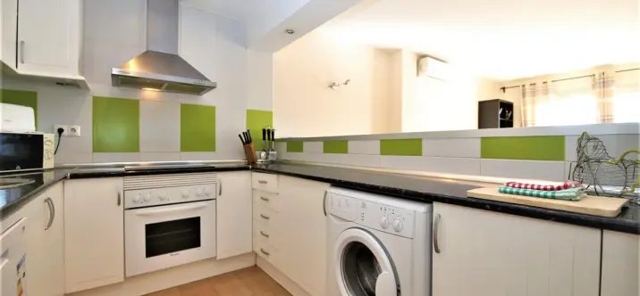 Venta de apartamento en planta media en Estepona 3