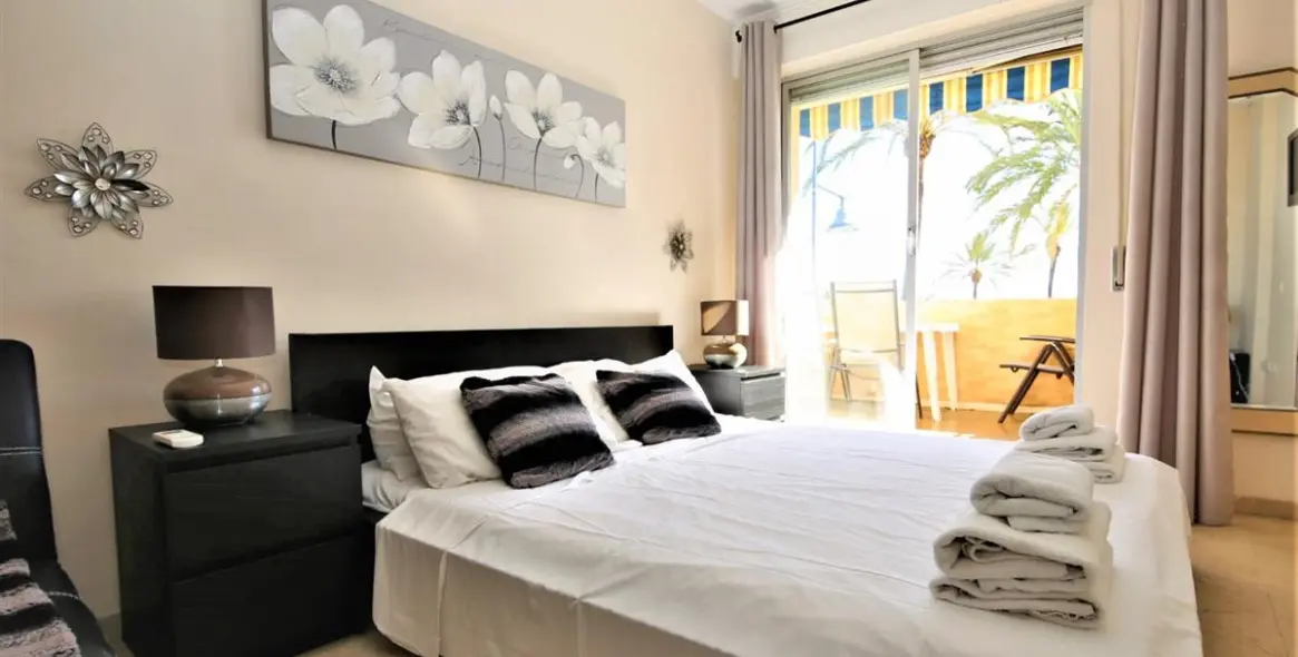 Sale of middle floor apartment in Estepona 5