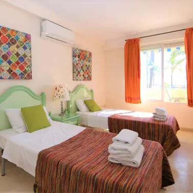 Venta de apartamento en planta media en Estepona