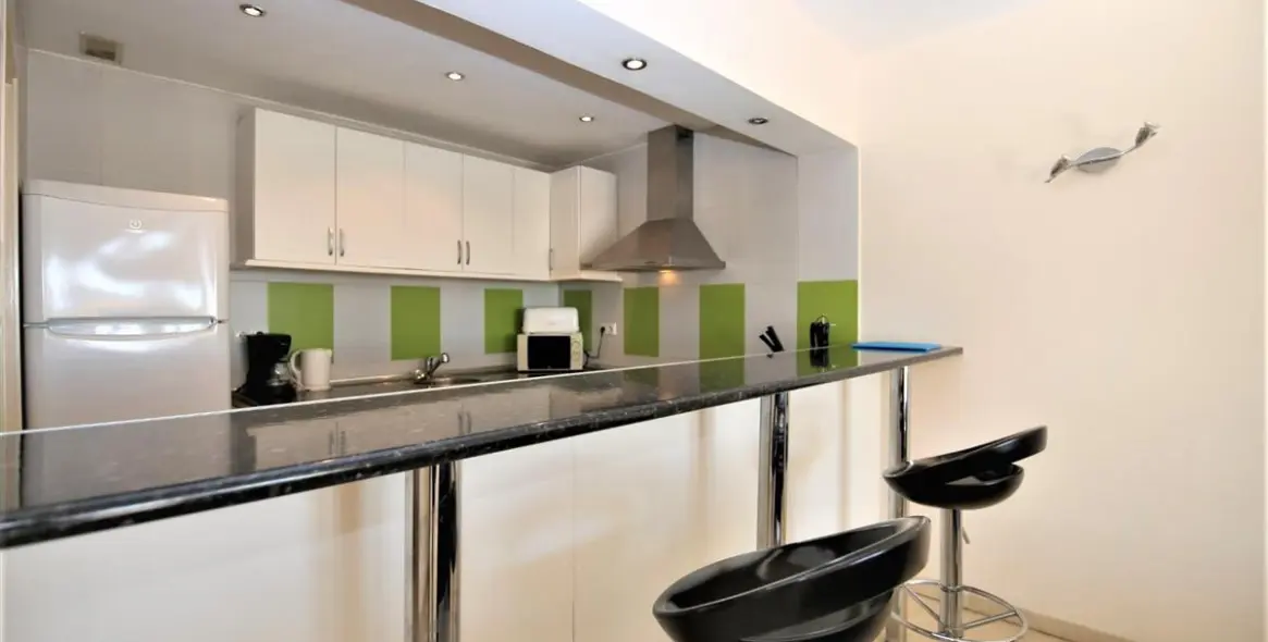 Sale of middle floor apartment in Estepona 7