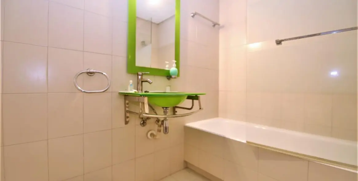 Sale of middle floor apartment in Estepona 13