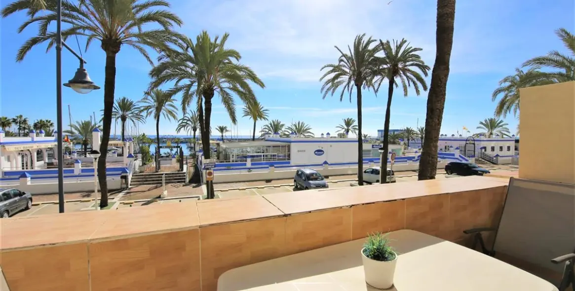Sale of middle floor apartment in Estepona 16