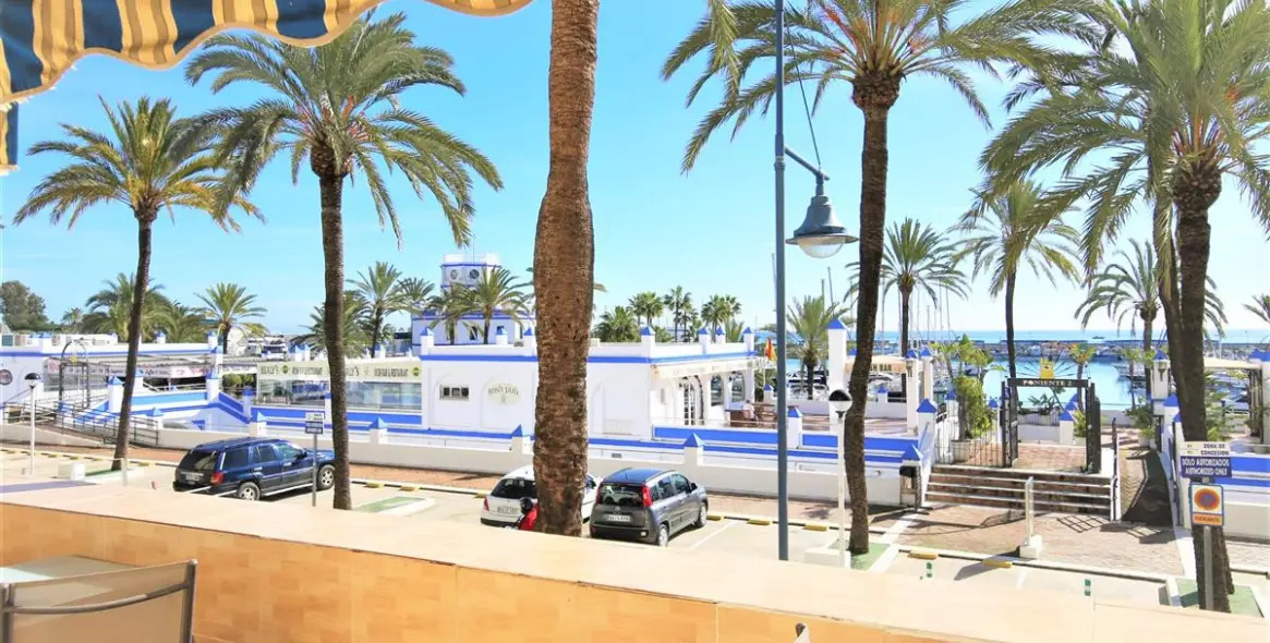 Sale of middle floor apartment in Estepona 19