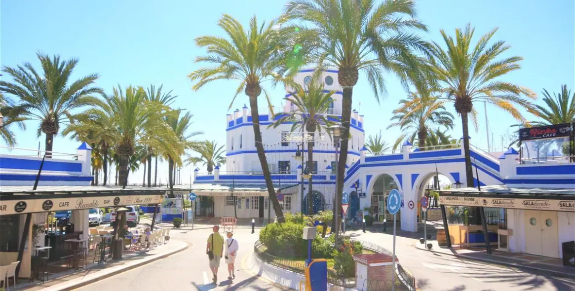 Sale of middle floor apartment in Estepona 22