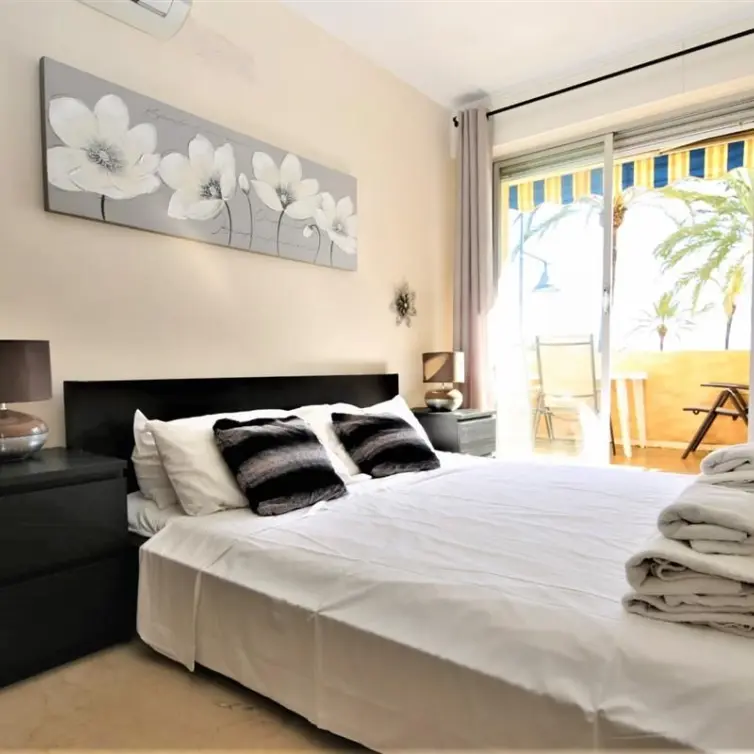 Venta de apartamento en planta media en Estepona