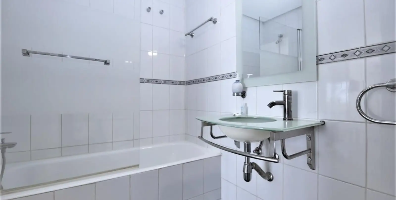 Продажа апартаментов на среднем этаже в Estepona 11