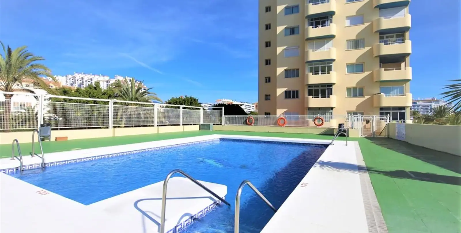 Продажа апартаментов на среднем этаже в Estepona 14