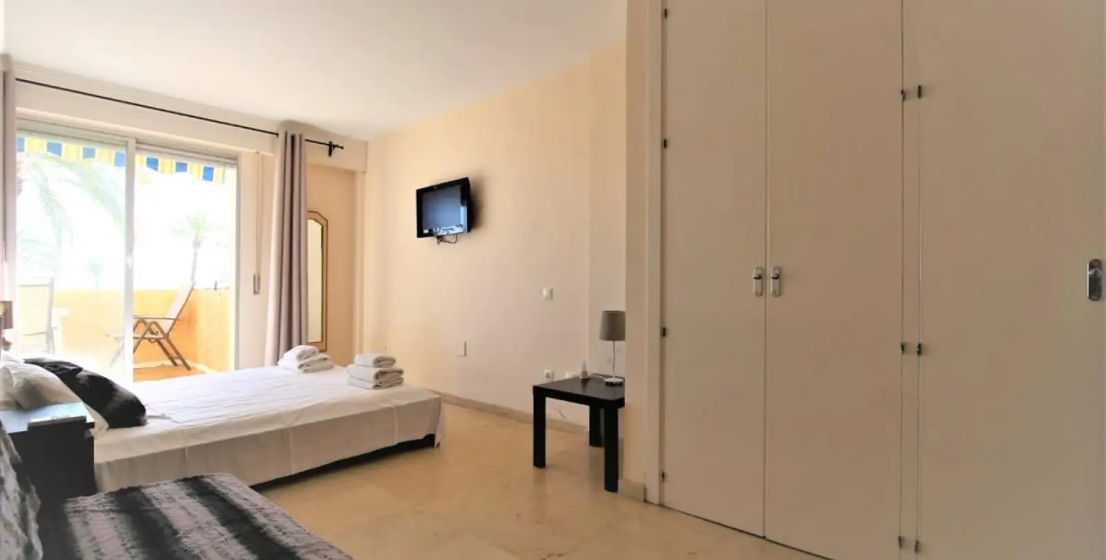 Продажа апартаментов на среднем этаже в Estepona 18