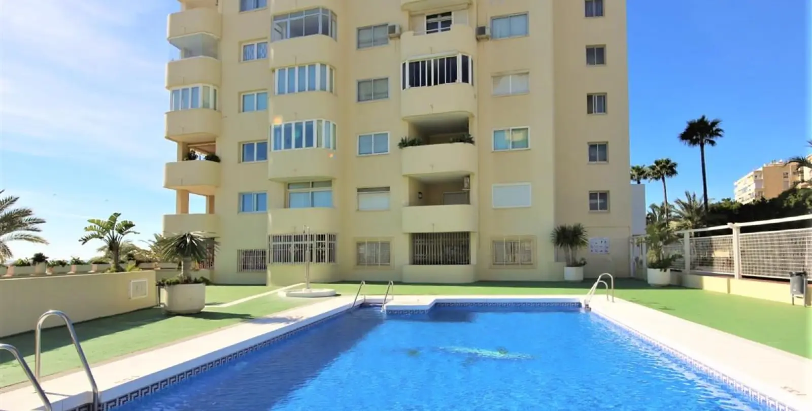 Продажа апартаментов на среднем этаже в Estepona 20