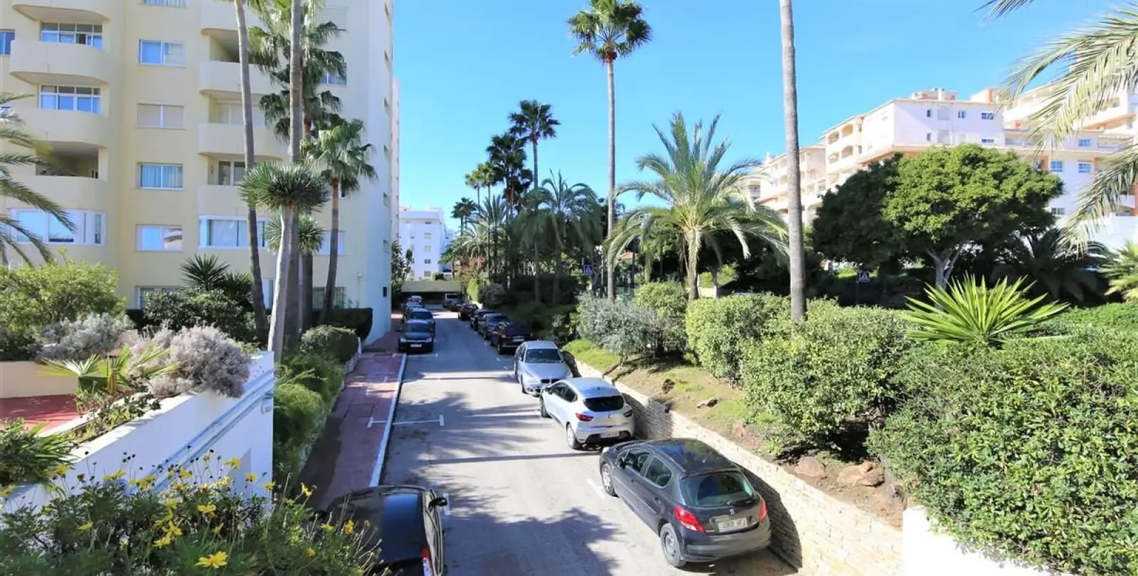 Продажа апартаментов на среднем этаже в Estepona 21
