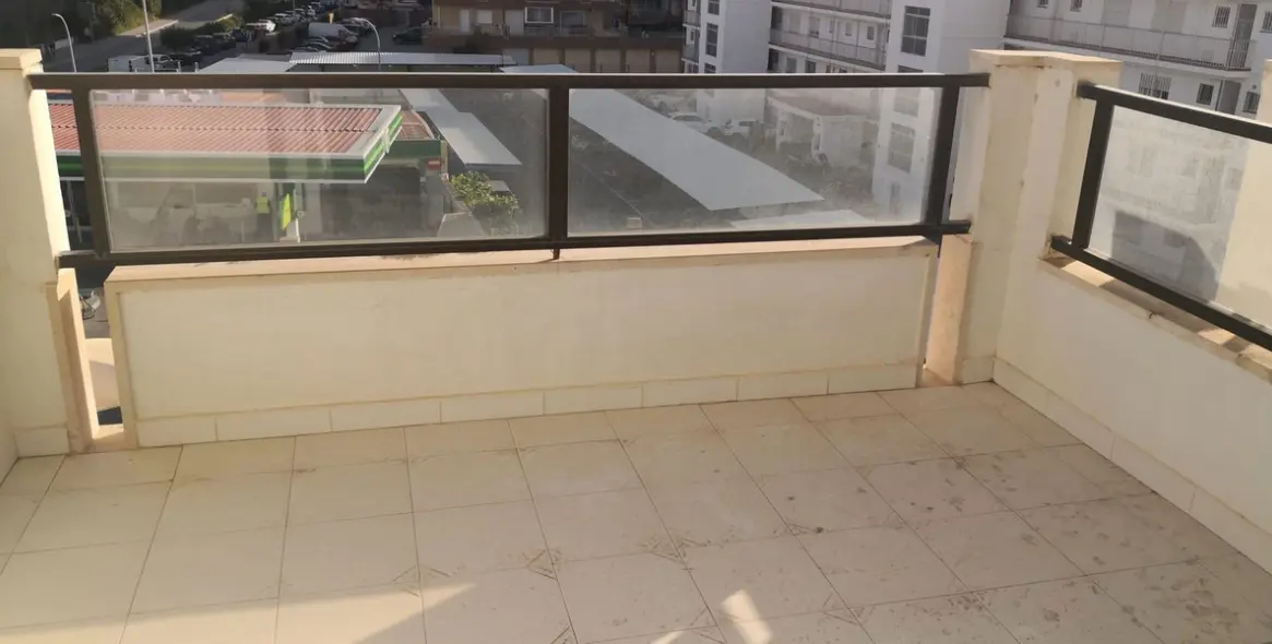 Sale of middle floor apartment in Fuengirola 3