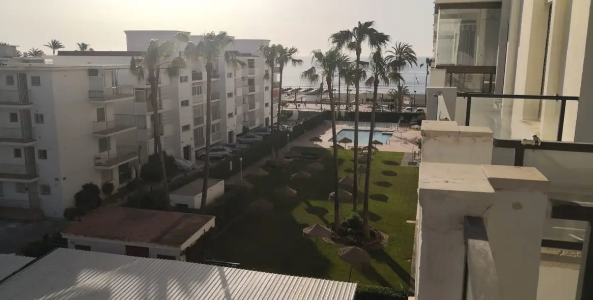 Sale of middle floor apartment in Fuengirola 4