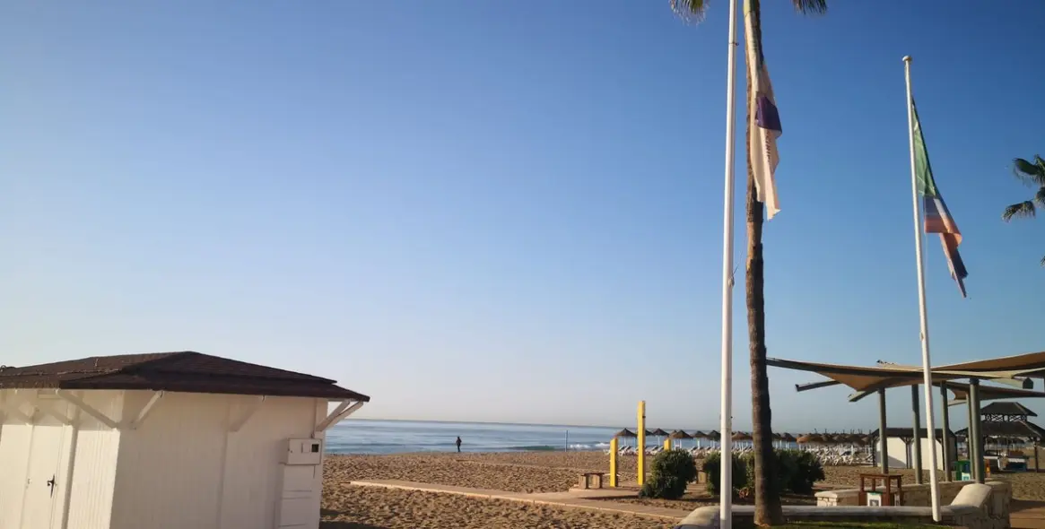 Sale of middle floor apartment in Fuengirola 14