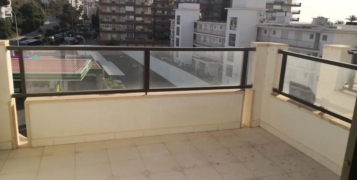 Sale of middle floor apartment in Fuengirola 15