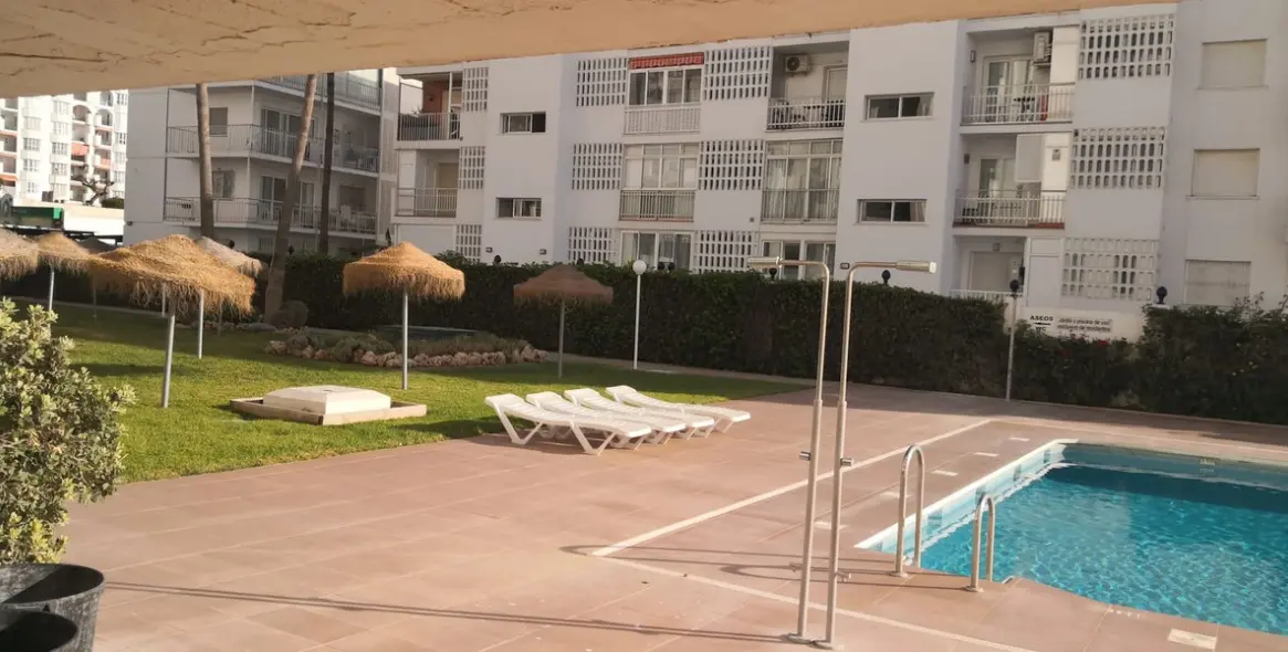 Sale of middle floor apartment in Fuengirola 18