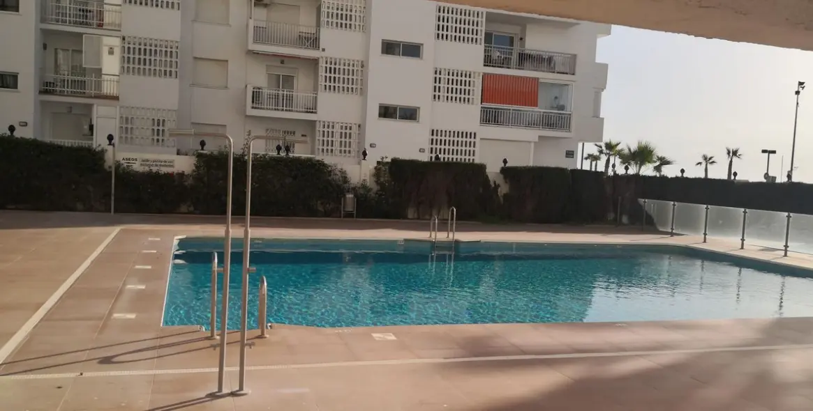 Sale of middle floor apartment in Fuengirola 19