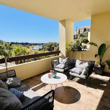 Sale of middle floor apartment in Selwo