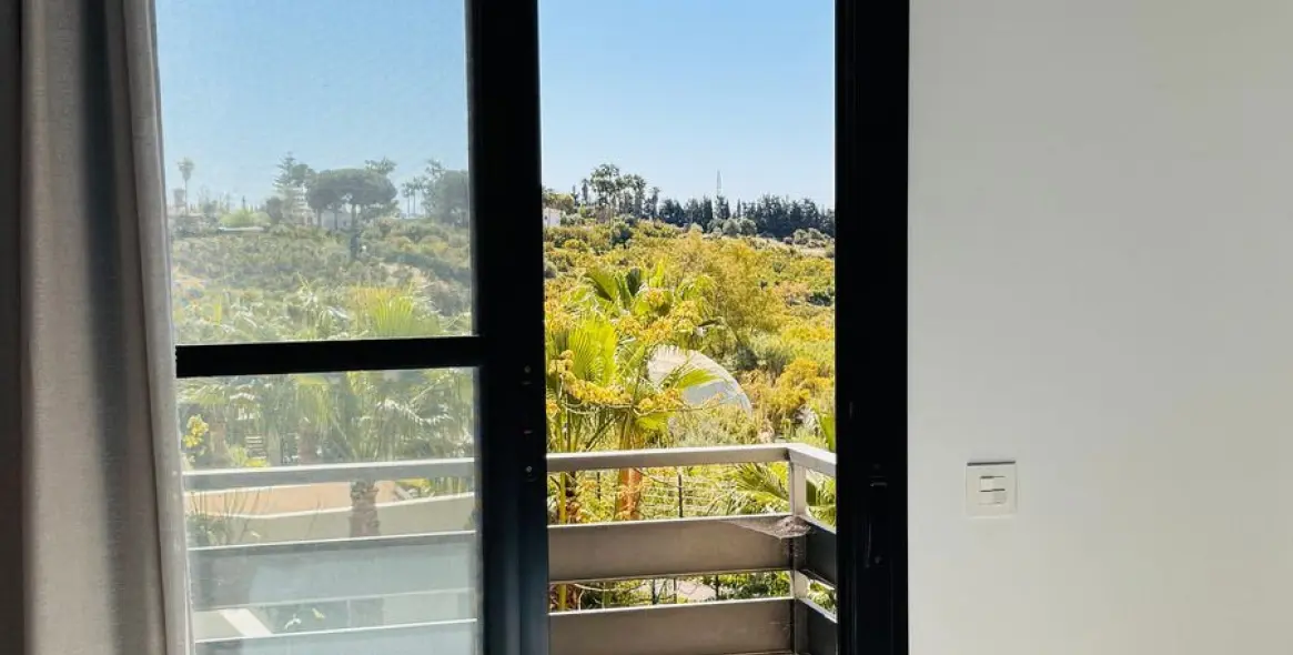 Sale of middle floor apartment in Selwo 17