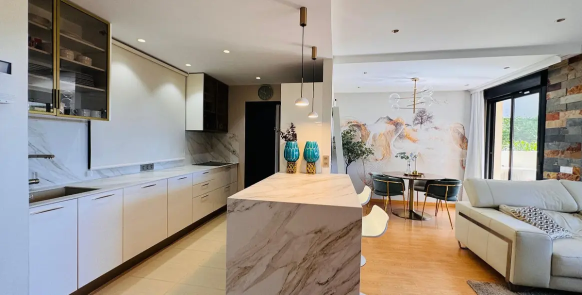 Sale of middle floor apartment in Selwo 18