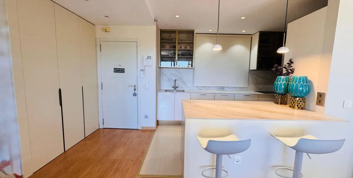 Sale of middle floor apartment in Selwo 20